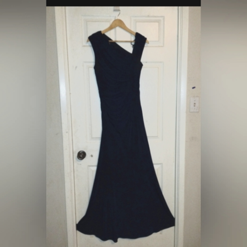 Vera Wang ball gown, size 8 *only worn once*